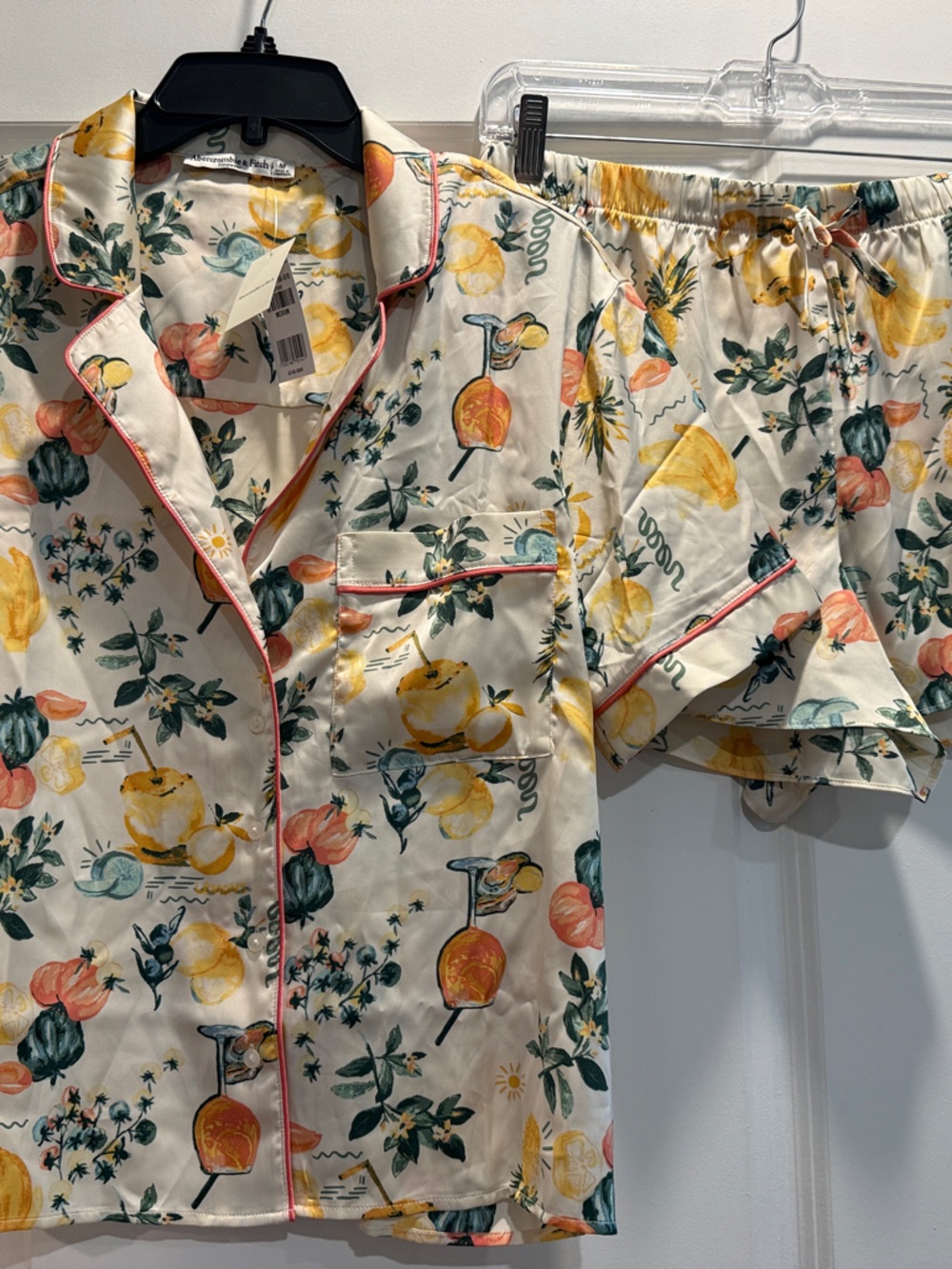 Abercrombie & Fitch Cream Fruit & Citrus Sleep Set